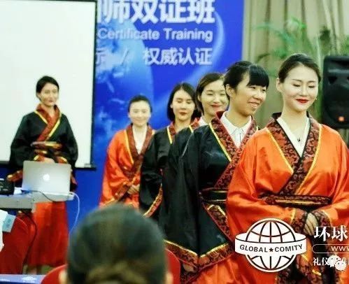 智慧女性的朝陽(yáng)職業(yè) 轉(zhuǎn)型國(guó)際禮儀培訓(xùn)師與攝影攝像服務(wù)