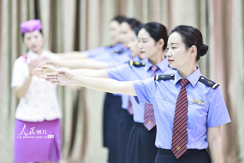 山城窗口展新顏 重慶客運(yùn)員服務(wù)禮儀培訓(xùn)助力國(guó)慶出行